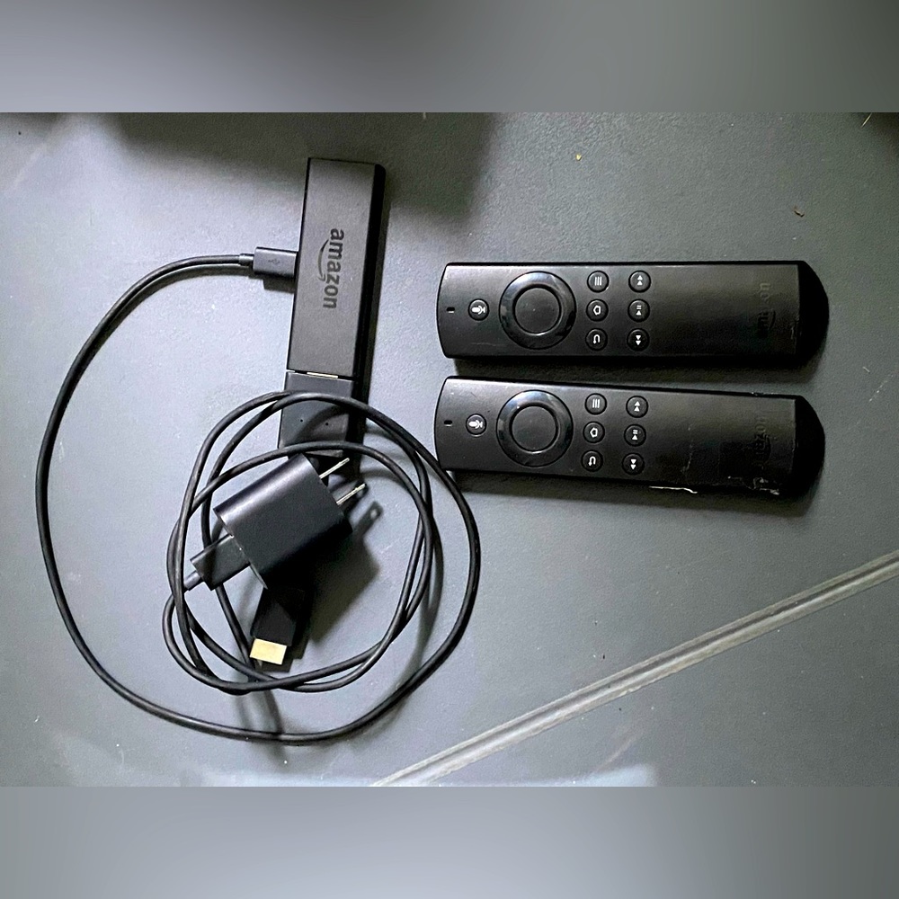 Amazon Firestick (Extra Remote)